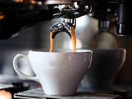 Bar Praga Café a Susa Piemonte Italia offre caffè eccellente, ospitalità calorosa e un’atmosfera autentica che riflette la vera cultura dei bar italiani.